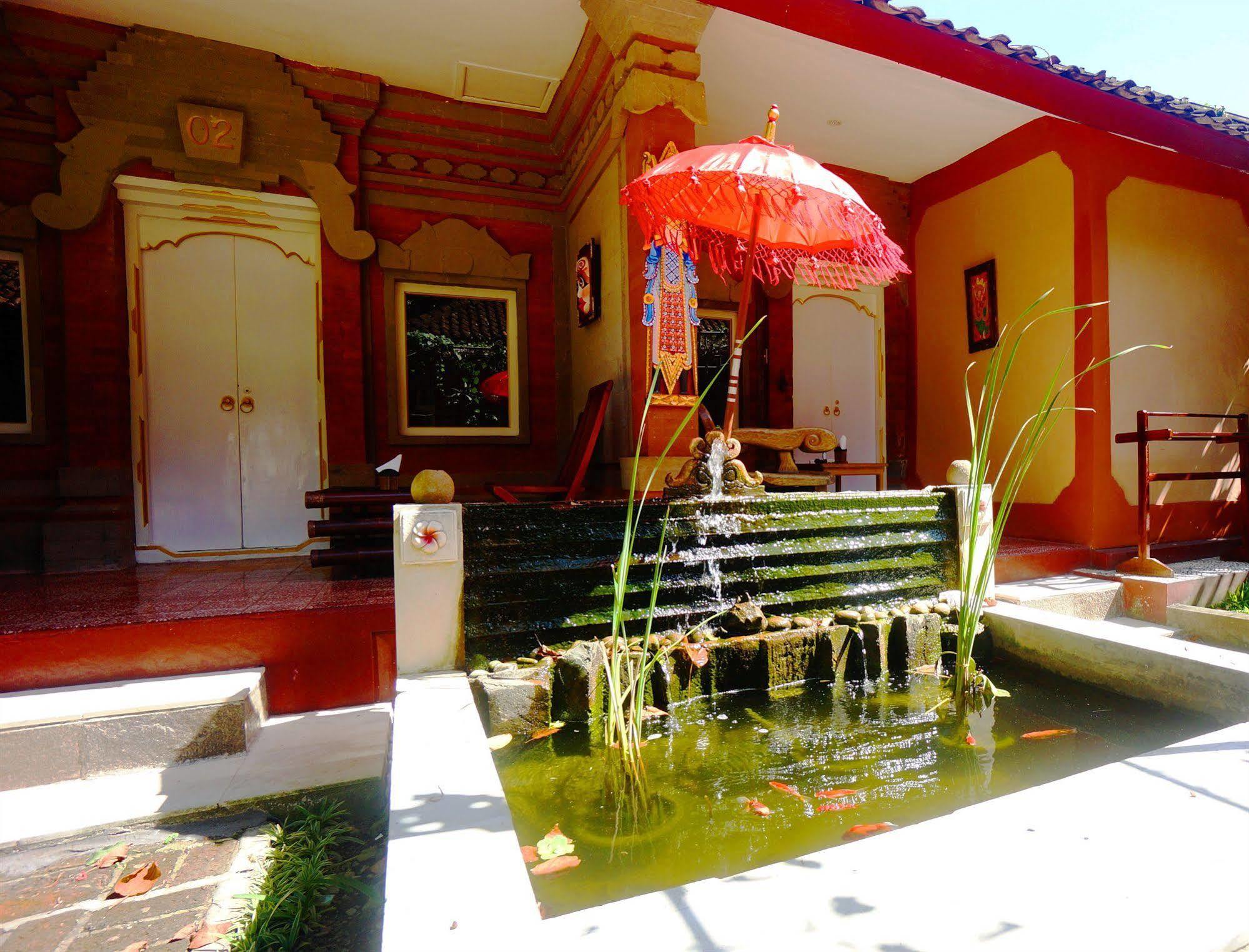 Puri Wisata Balinese Style Hotel เซมินยัค ภายนอก รูปภาพ